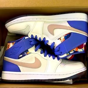 WMNS AIR JORDAN 1MID SE Valentine’s Day bouquet